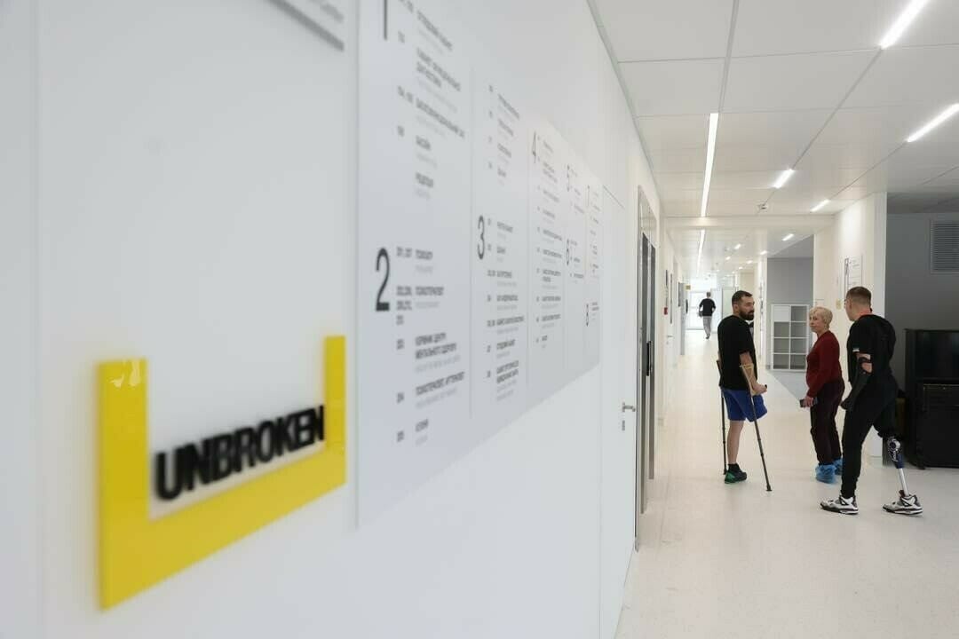 Фінансова підтримка від міст-партнерів дозволила реконструювати та відкрити реабілітаційний корпус UNBROKEN у Львові у рекордно швидкі терміни - 3 місяці, а це важливо у час, коли щодня до міста прибувають поранені.